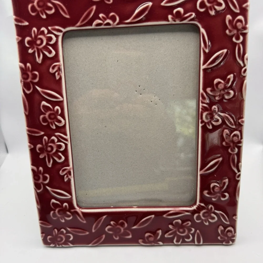 Studio Art Ceramic Red Flower Picture Frame 6 1/2 wide 4 1/2 Opening‎